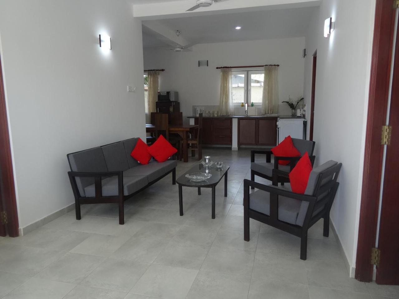 Amssler Beach Stay Kalutara Extérieur photo